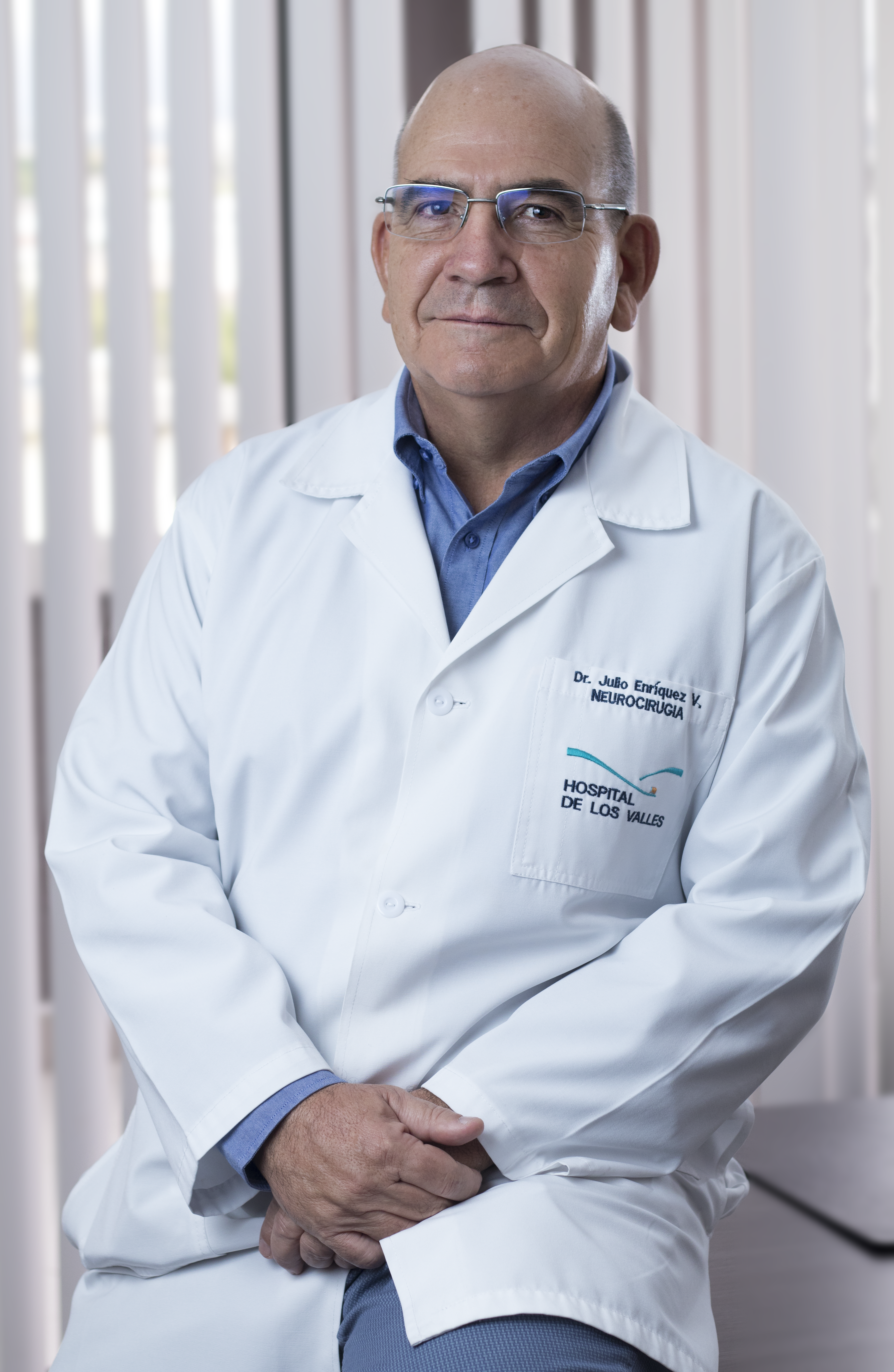 Dr. Julio Enríquez, neurocirujano en Quito, Ecuador