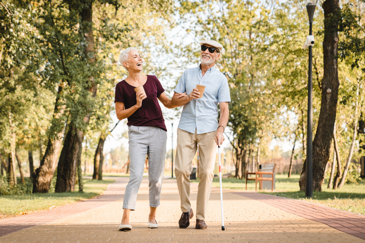 older couple walking comfortably outdoors after knee pain relief enjoying active lifestyle