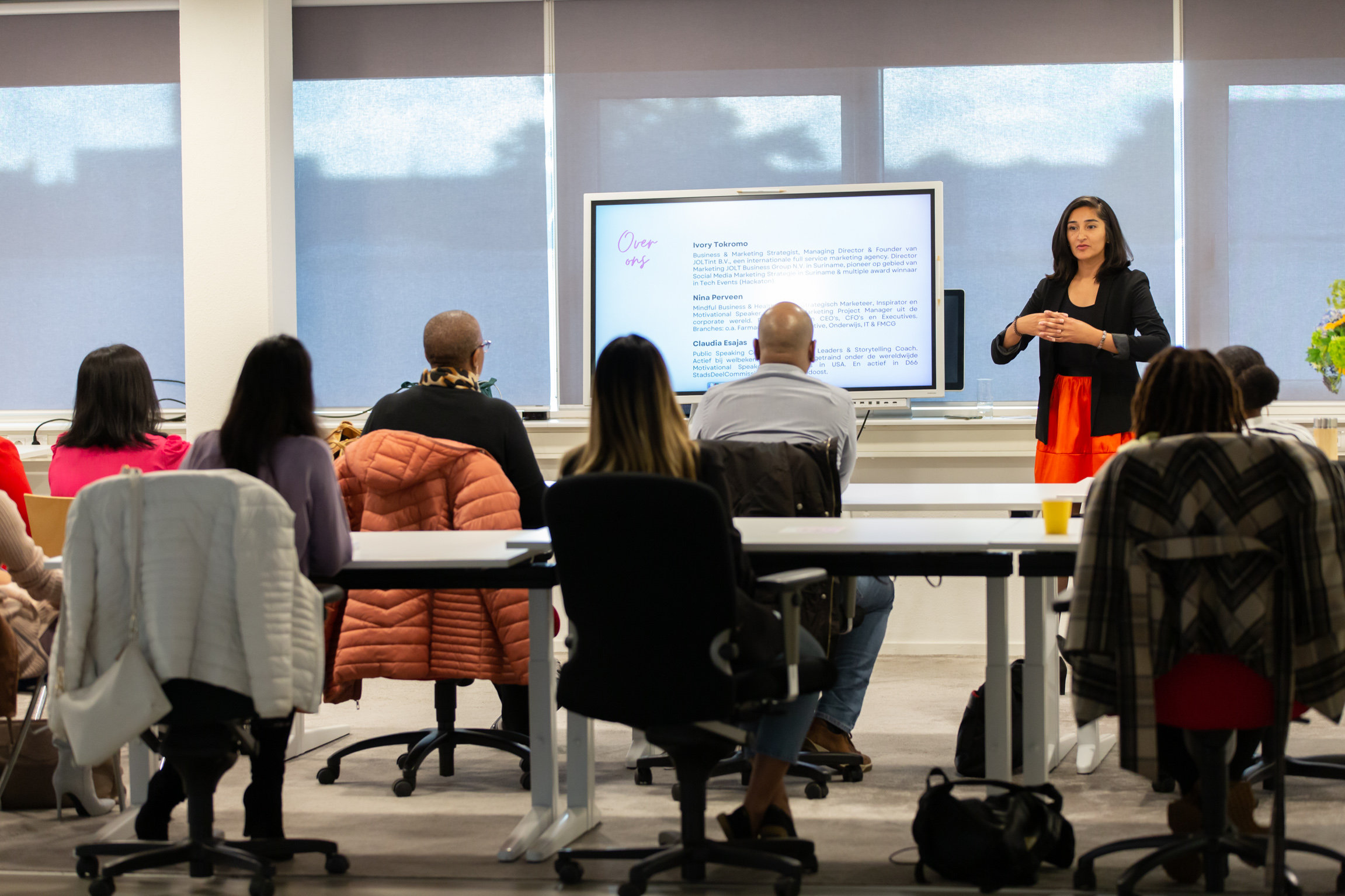 Ondernemers tijdens een marketing inspiratie sessie over het omzetten van volgers naar klanten.