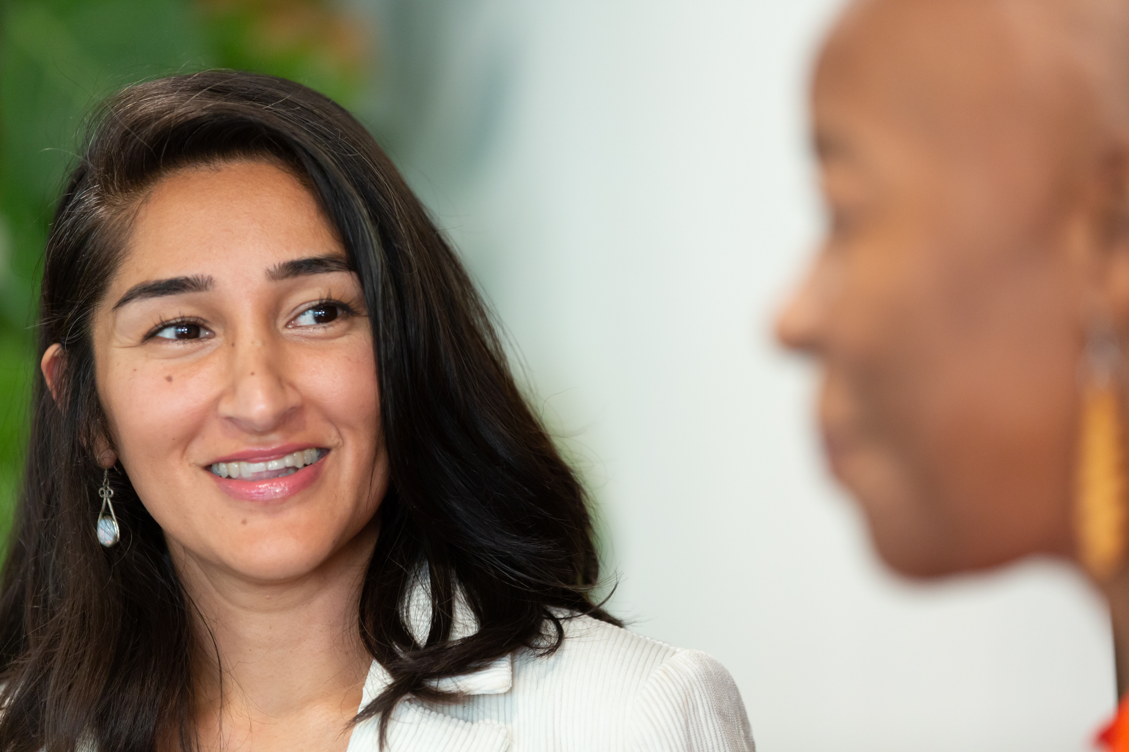 Nina in gesprek tijdens een coachsessie over strategie en inzicht