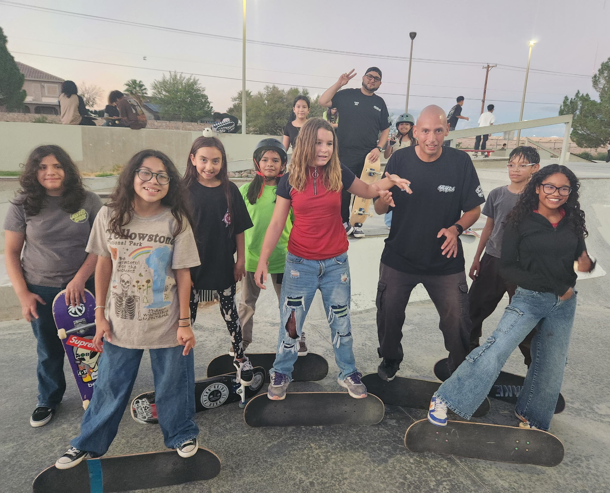 SK84KIDS group at skatepark