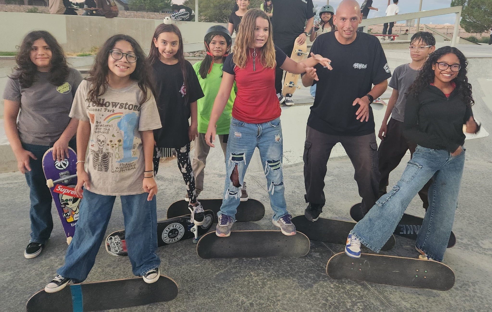 SK84KIDS group at skatepark