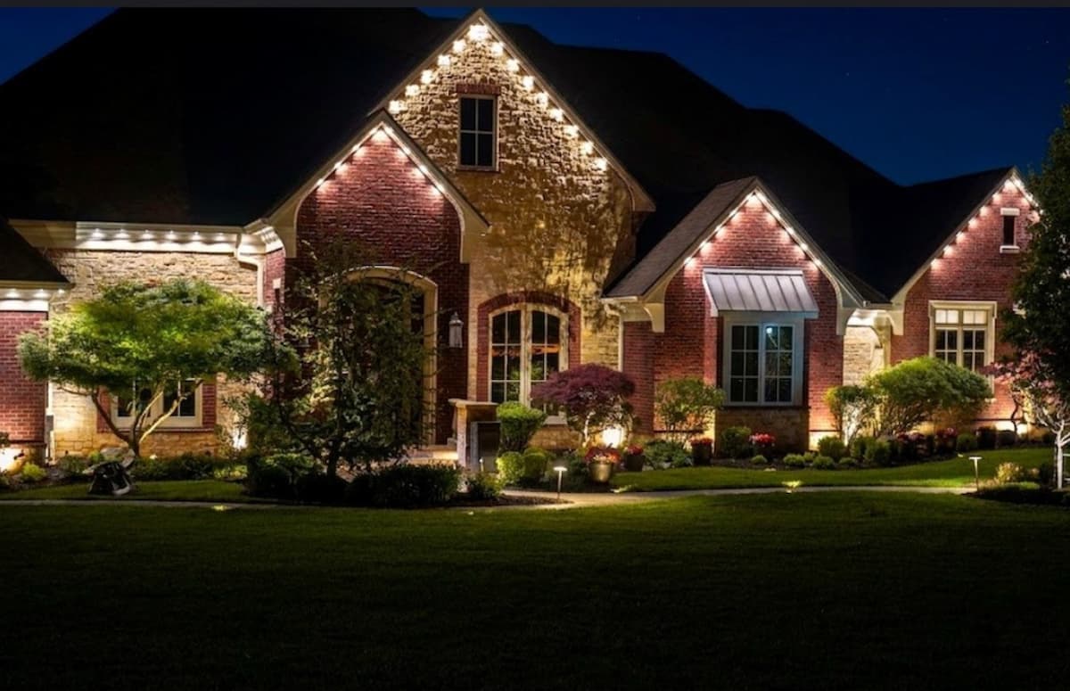 Permanent LED lighting on a home