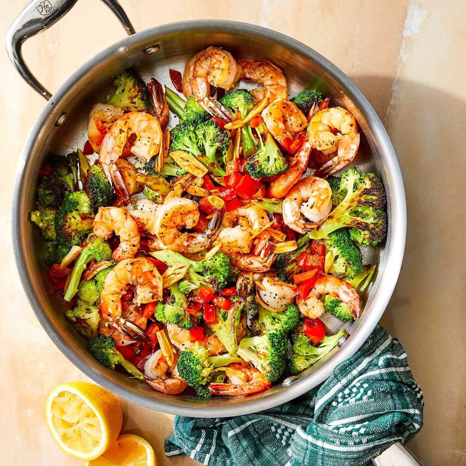 Crevettes grillées, brocoli et poivrons