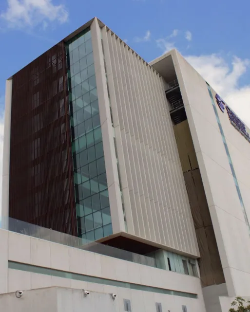 Hospitales a 3 minutos de Almaera