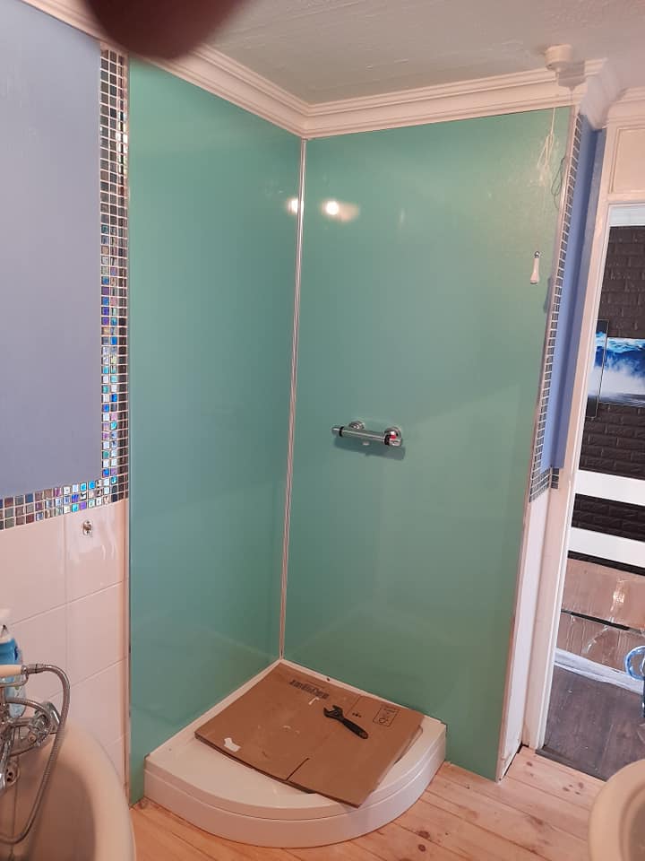 Old bathroom before renovation