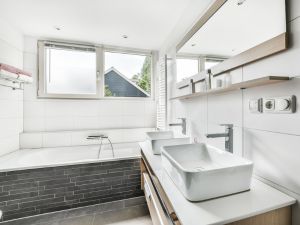 {{ custom_values.service_1 }} in {{custom_values.area_2})