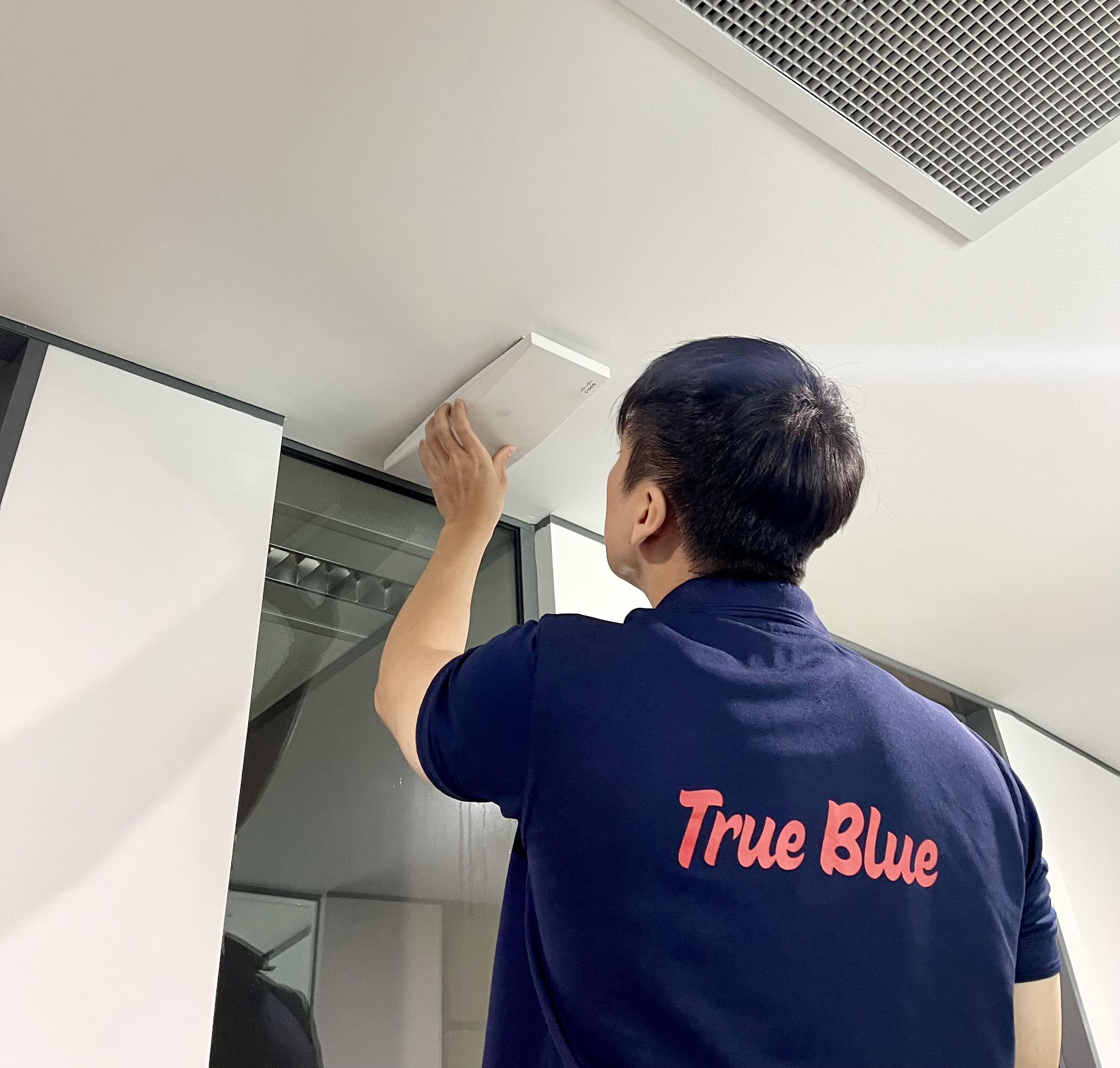 True Blue IT technician providing IT support for a Darwin business