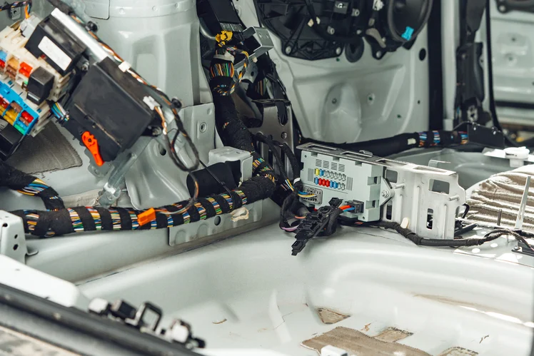 Elektrikprüfung am Fahrzeug in der Werkstatt ATW Auto Technik Wandsbeck in Hamburg