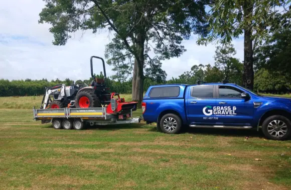 Grass and Gravel Work Vehicle & Mowing Tractor