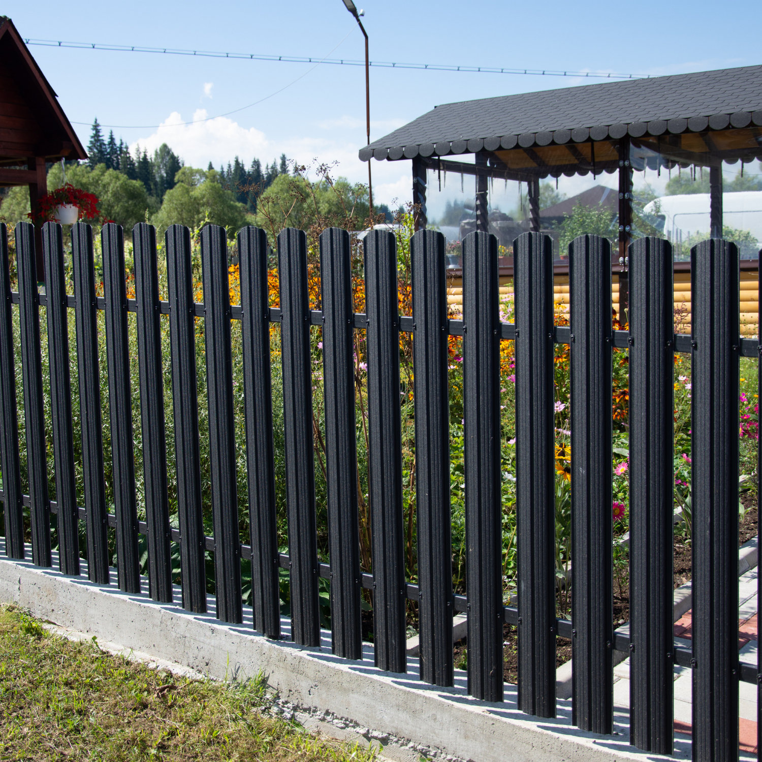 Black aluminum fence 