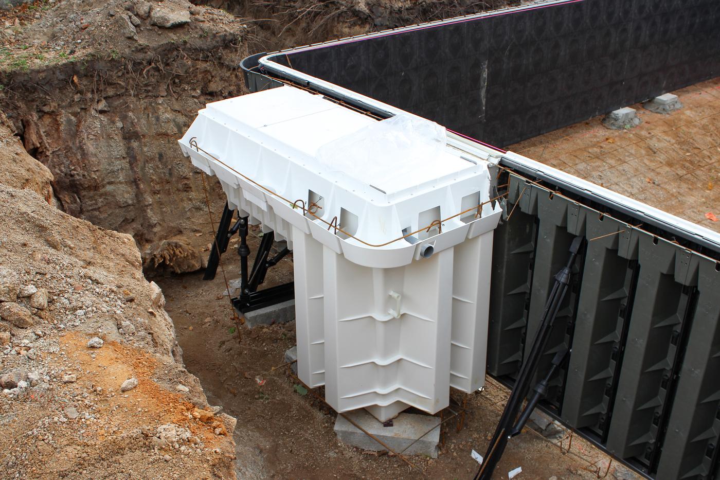Desjoyaux filtration block set into the pool wall