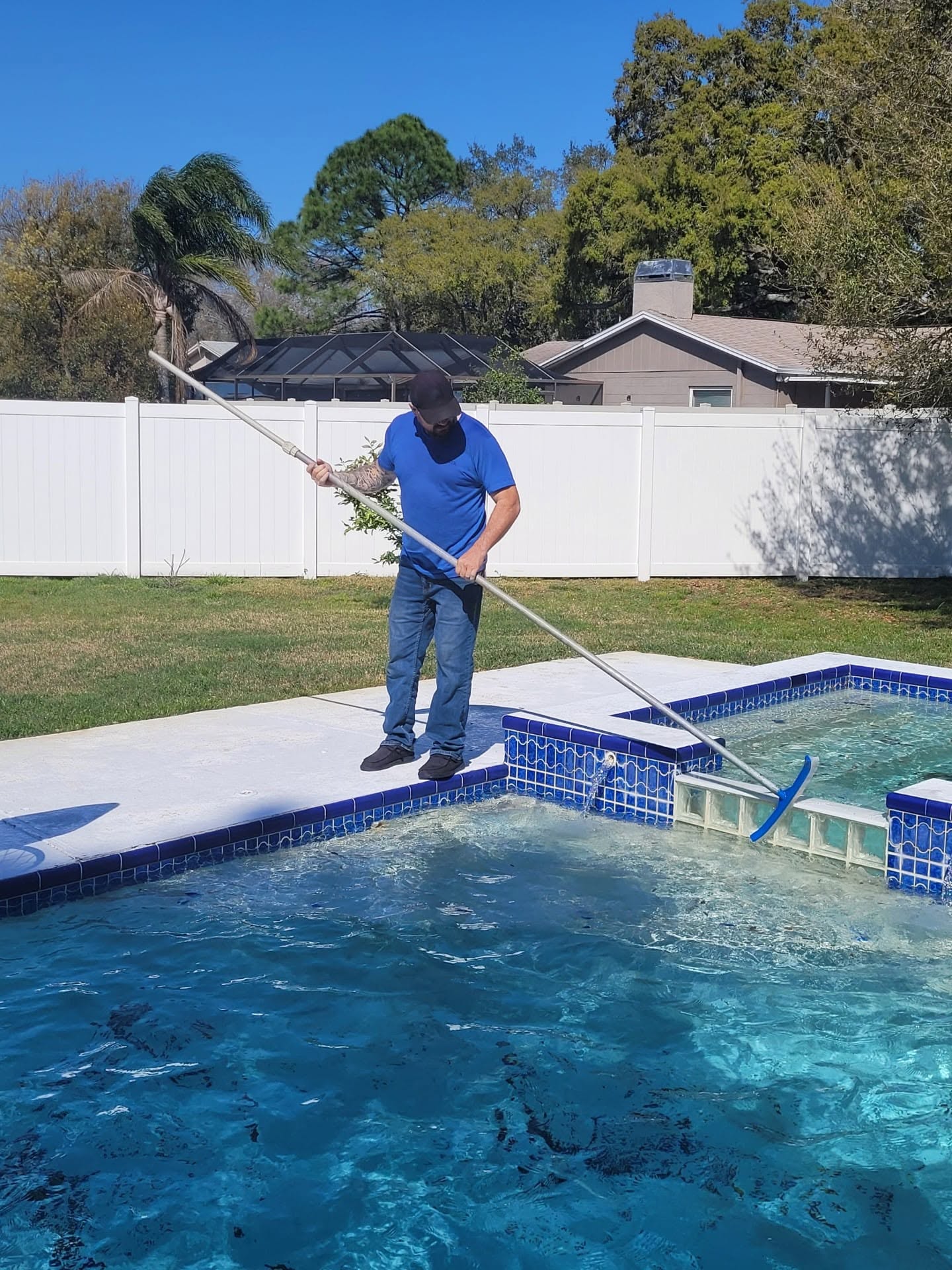 Pool cleaning service in Weeki Wachee backyard pool