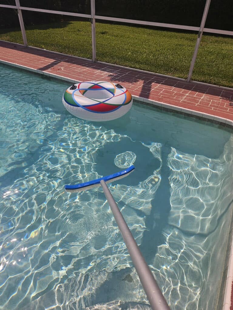 Pool maintenance in a Weeki Wachee neighborhood