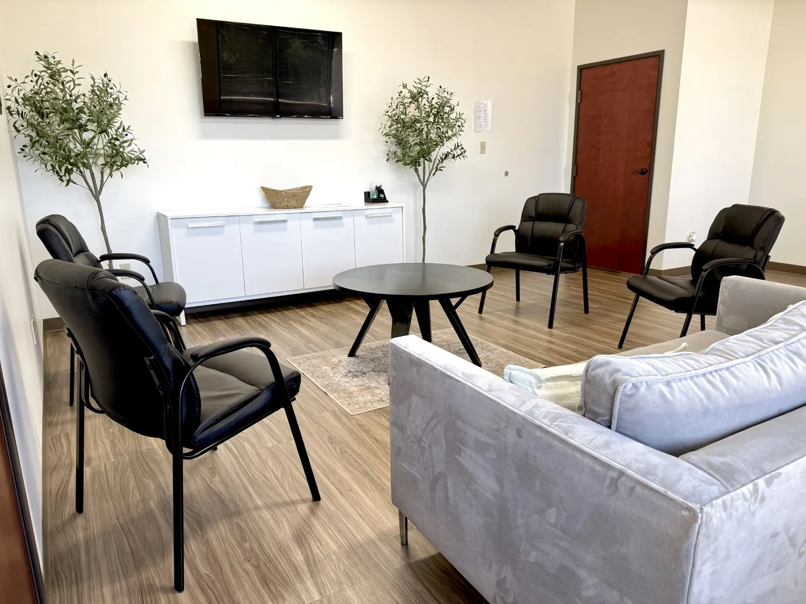 A comfortable group room at Arizona Counseling and Therapy Center with sofas and chairs