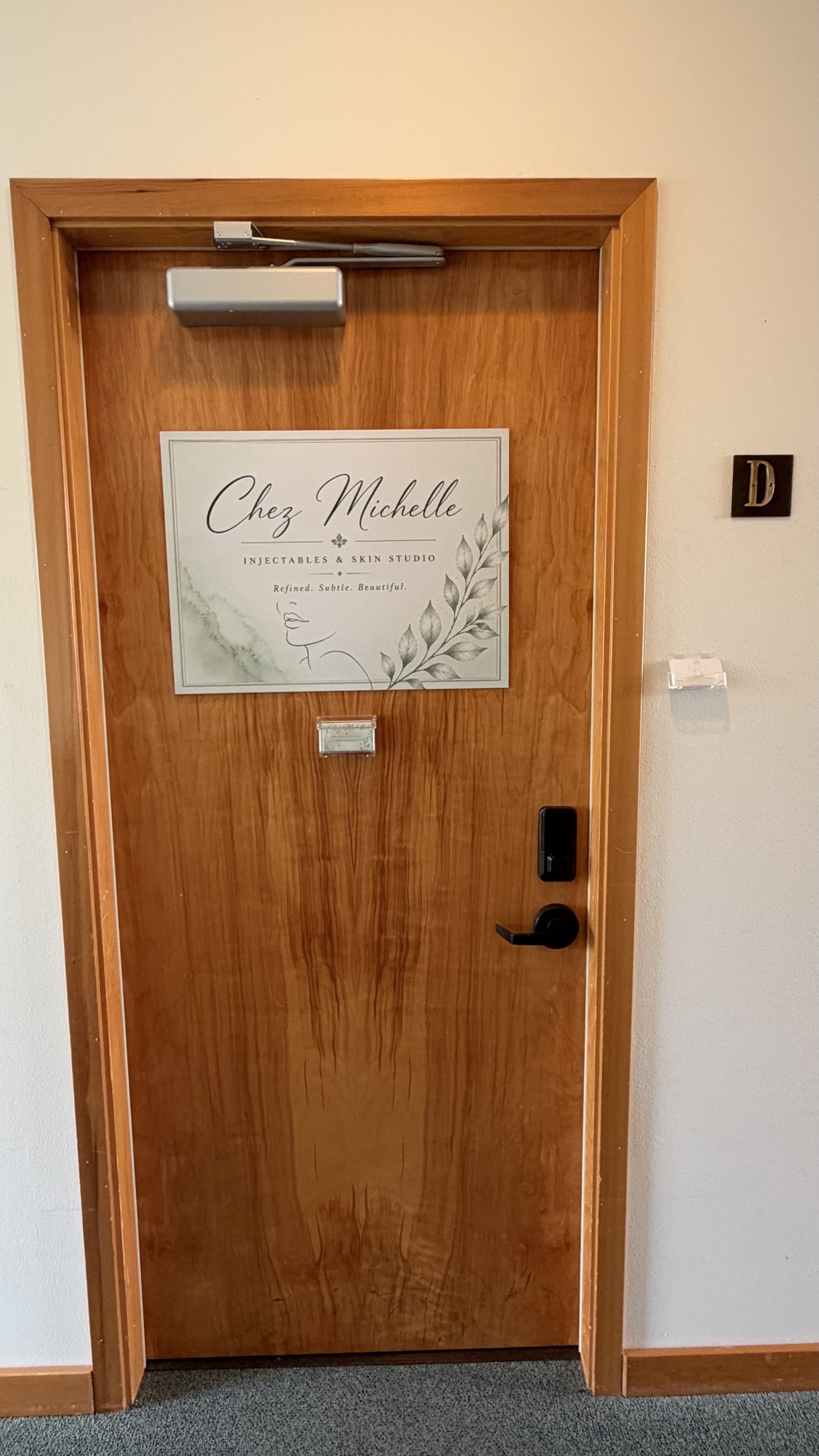 Chez Michelle sign on the studio entrance door beside the suite D marker.