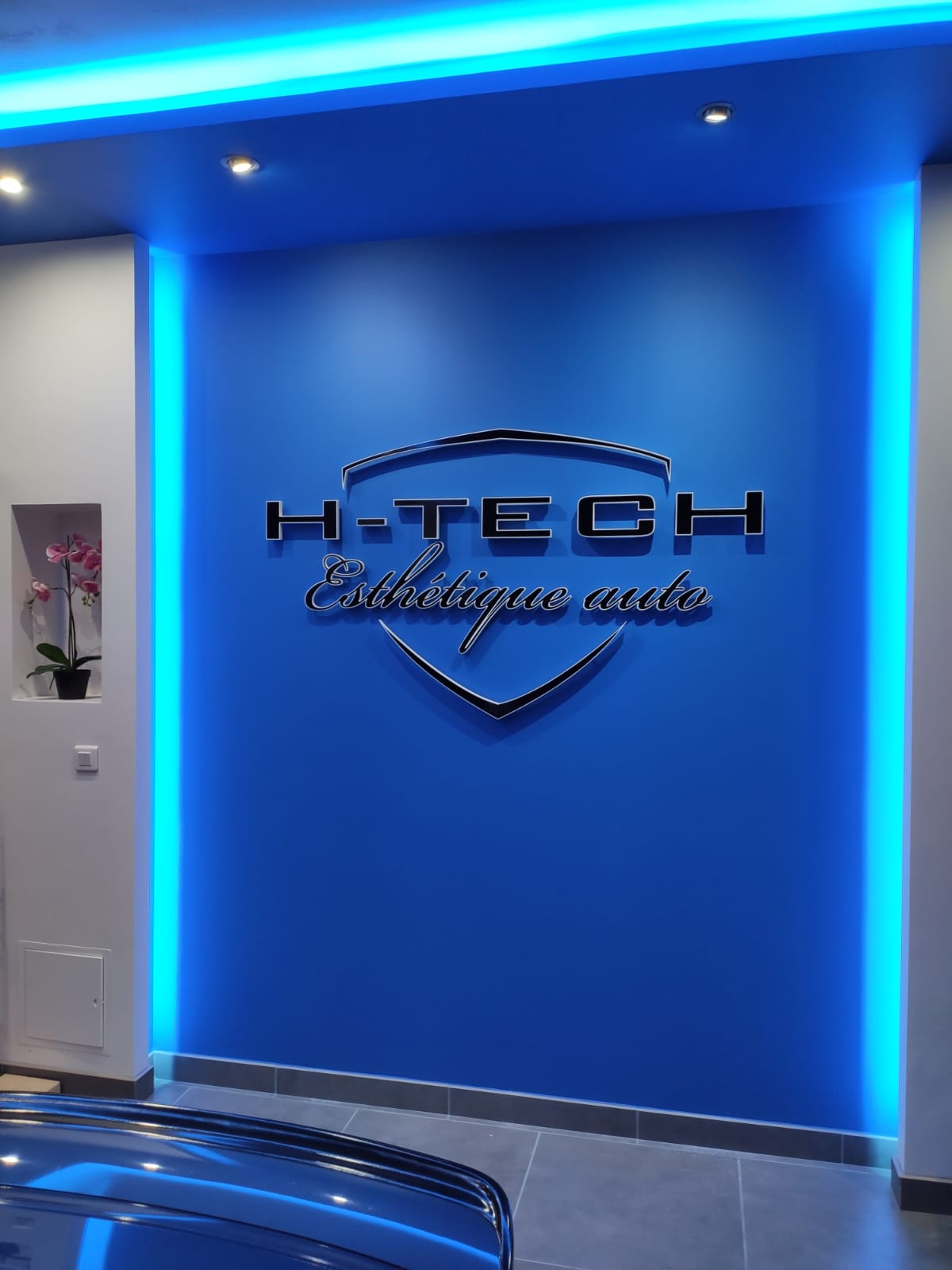 covering mobilier / covering bâtiment / covering La Motte-Servolex / covering Savoie / rénovation commerce / modernisation bureaux / habillage mobilier professionnel / covering surfaces professionnelles / personnalisation espaces professionnels