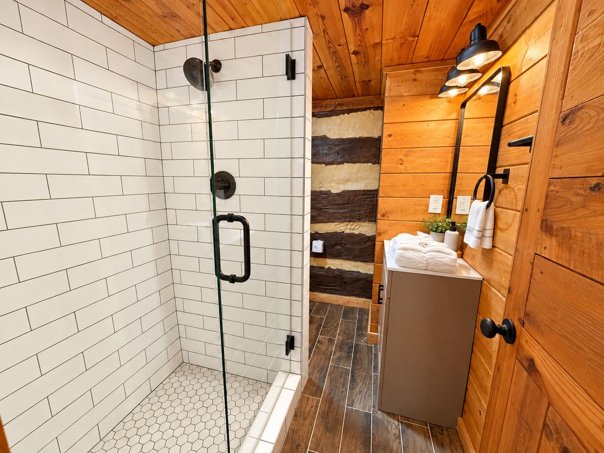Red Boiling — The shower