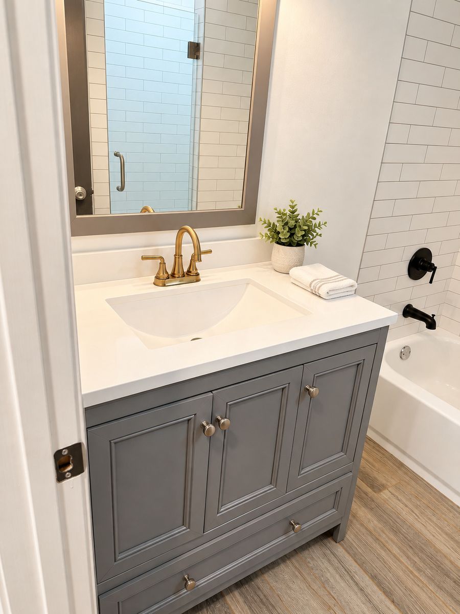 Stagecoach Inn — The bath