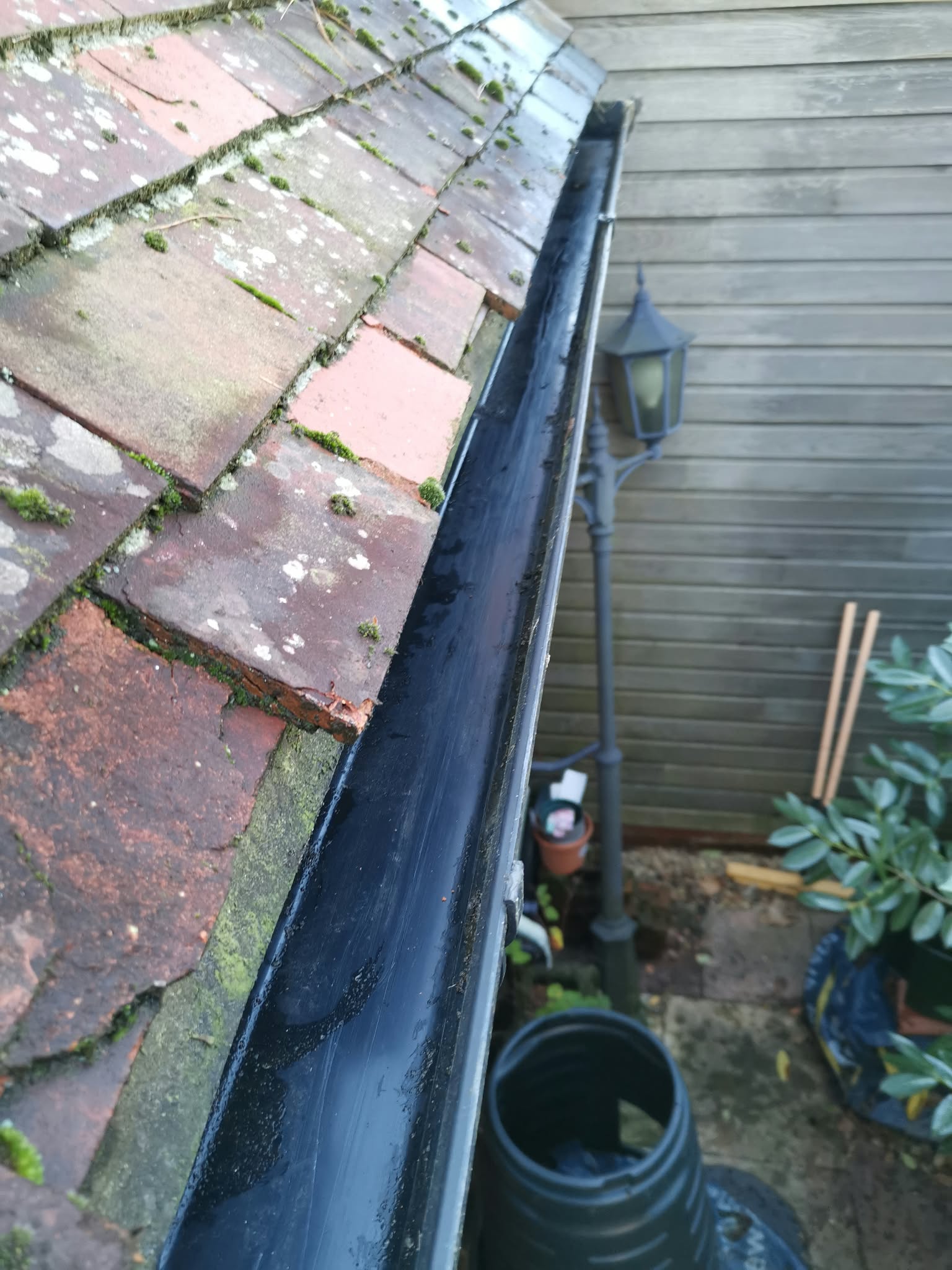 Clean gutter and fascia after a clean