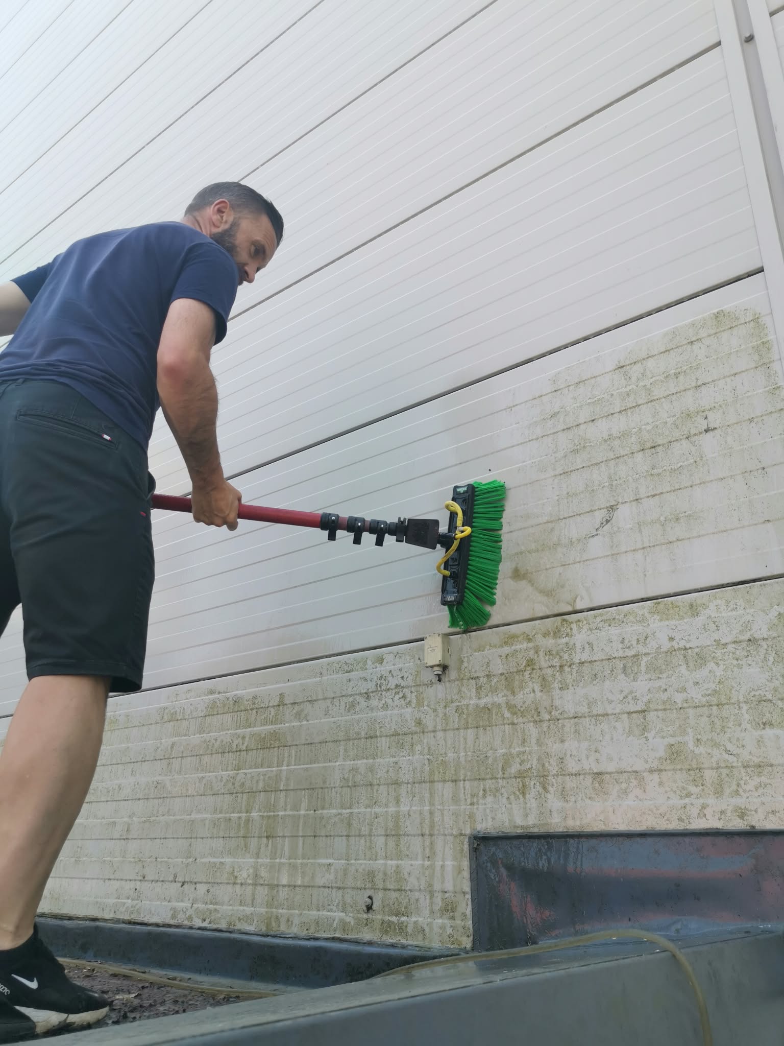 Cleaning commercial panel cladding