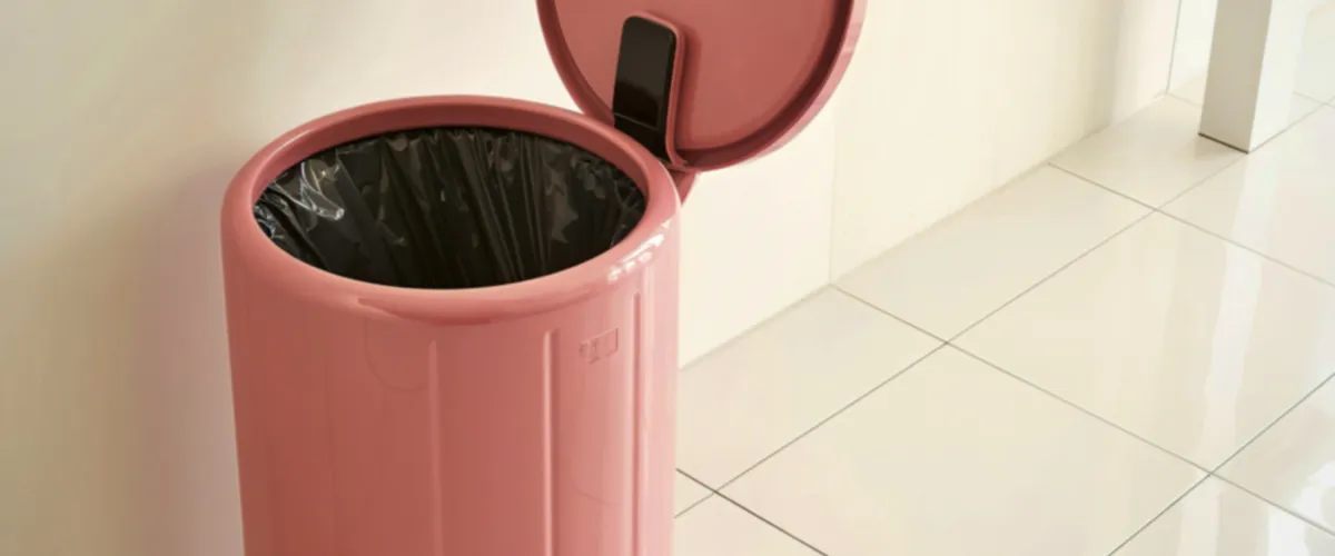 Indoor trash can with lid and liner bag for household waste