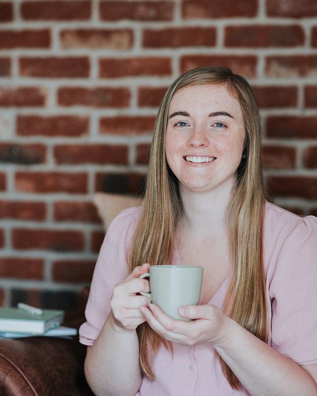 Emily Pilbeam holding a cup of tea