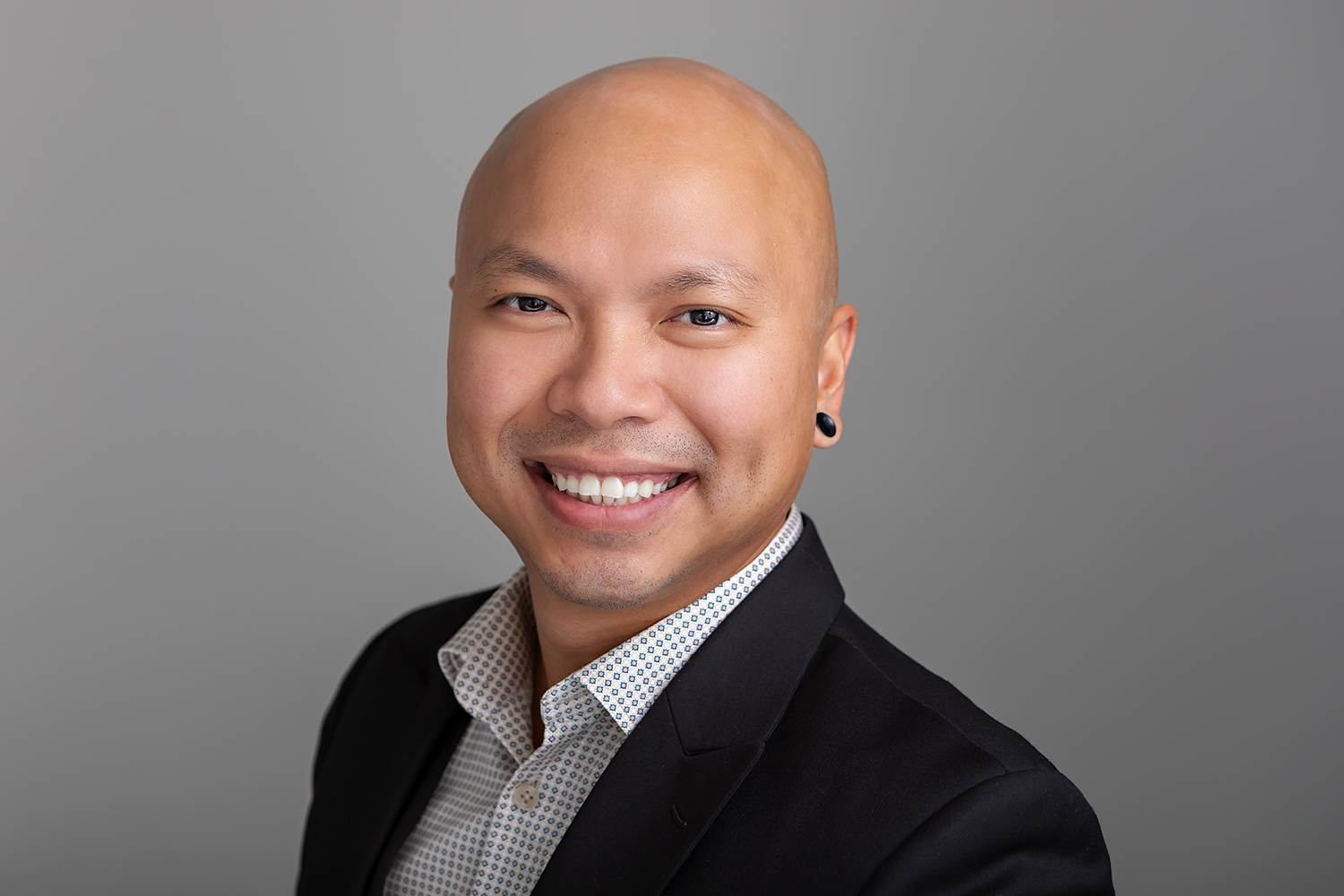 Professional headshot picture for Khai Luu - Mortgage broker in Calgary, Alberta.