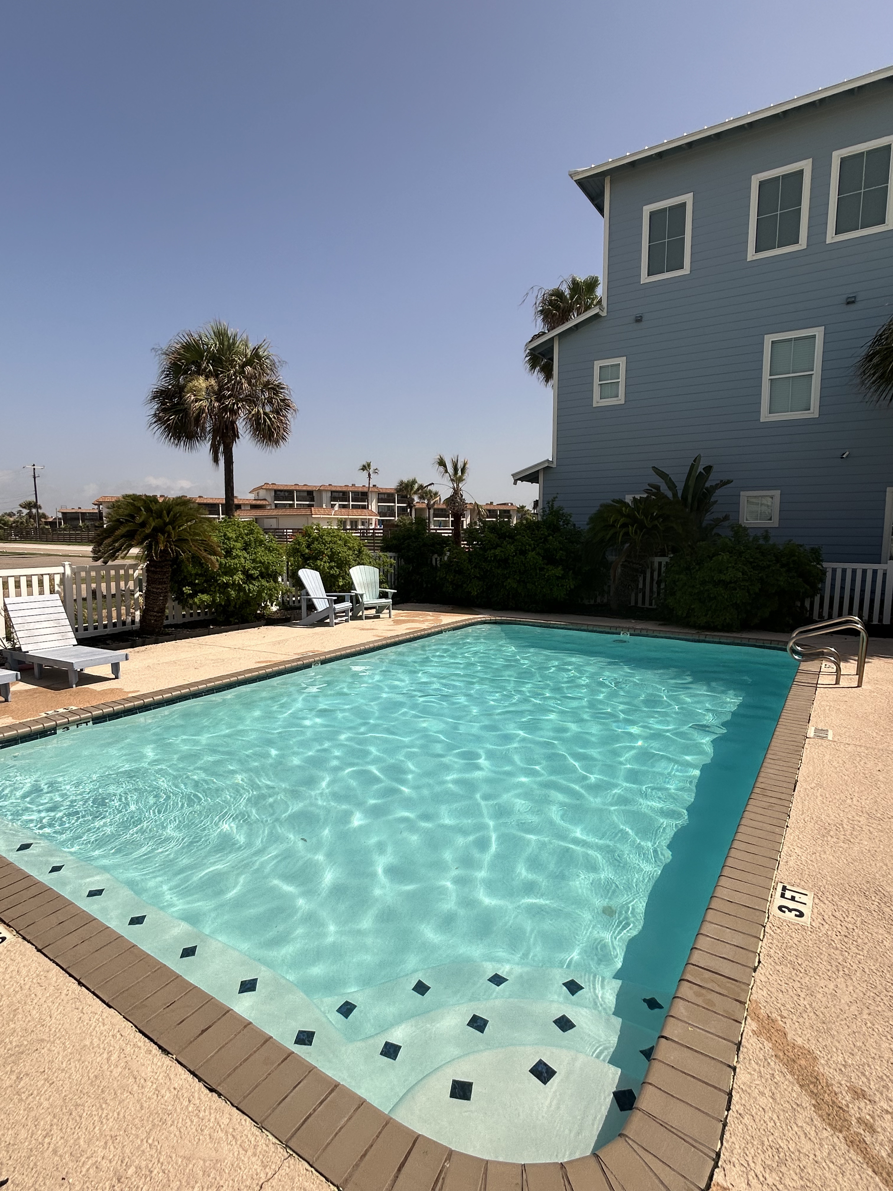 Pool cleaning service in Three Rivers, TX
