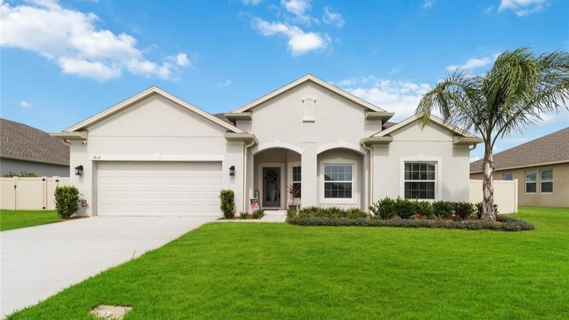 Property Exterior 1290 OAK BLVD