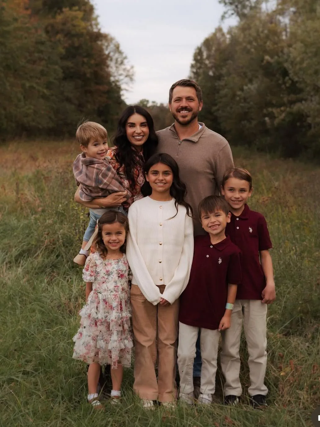 Tanner Krabill, his wife, and all five children (Haven, Kaiden, Luke, Kinsley, and Jameson) together in a scenic Tennessee field