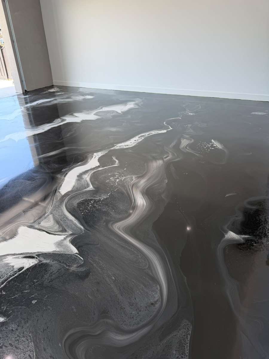 Close-up of the flowing metallic pigment and pearlescent effect across the seamless surface