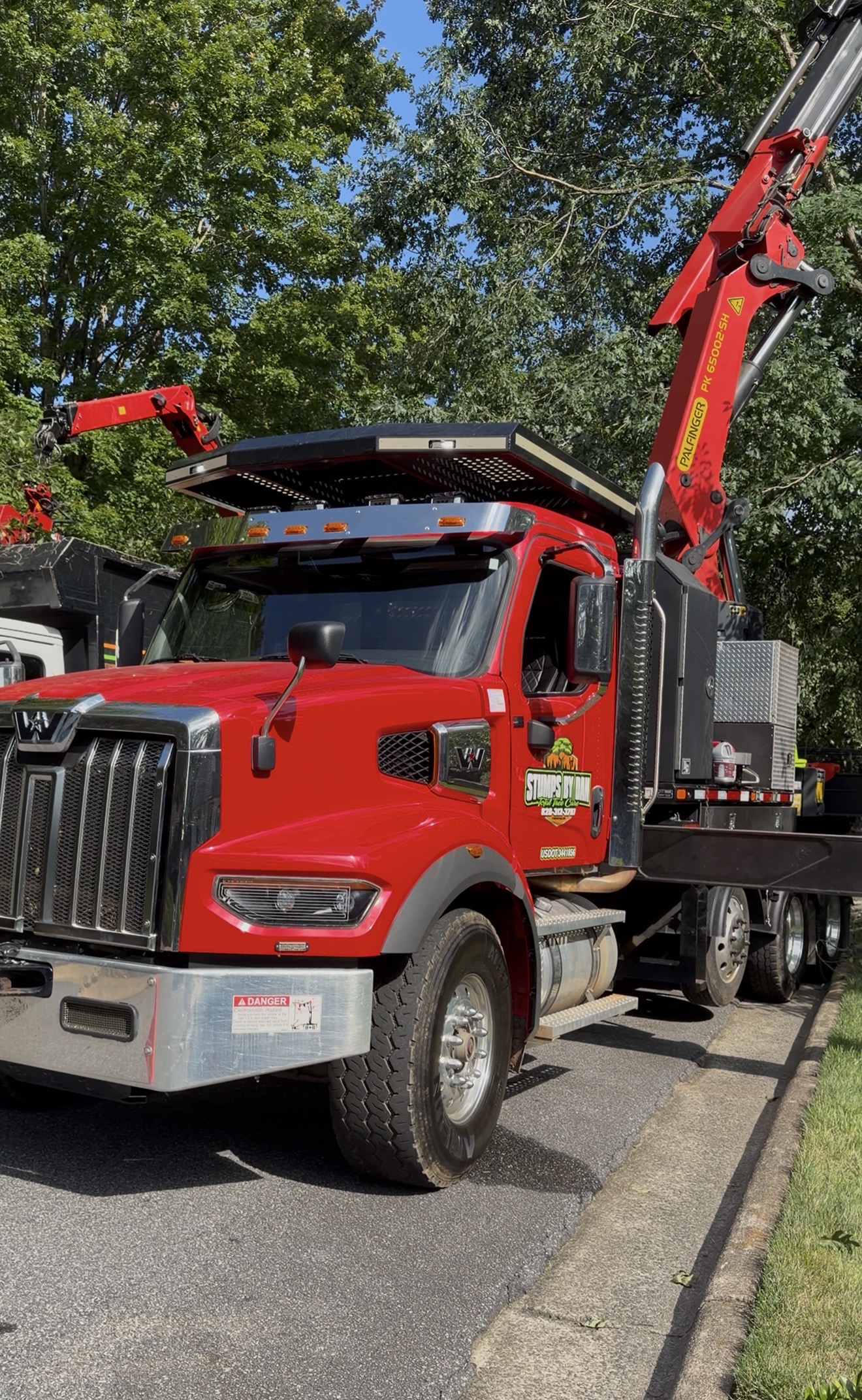 Working truck and crane