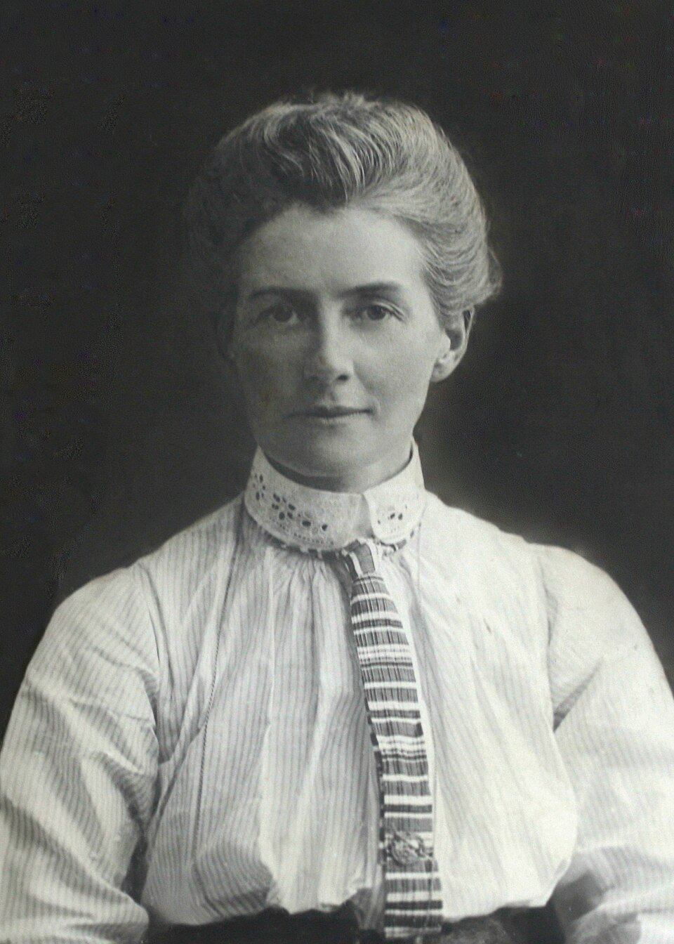 Portrait of Edith Cavell, British nurse executed during World War I for aiding Allied soldiers escaping from German-occupied Belgium. Portrait of Edith Cavell, British nurse executed during World War I for aiding Allied soldiers escaping from German-occupied Belgium.