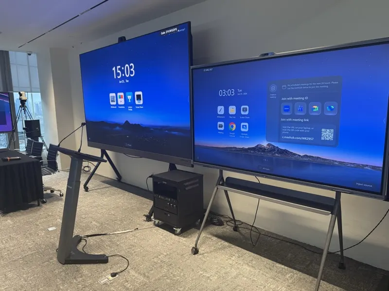 Synergy Suite, the MAXHUB displays at the front