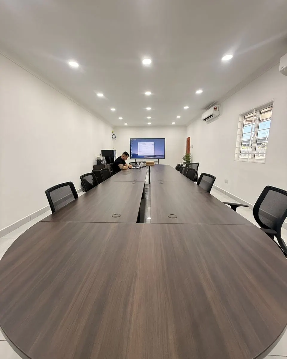 Long-table meeting room with an interactive panel