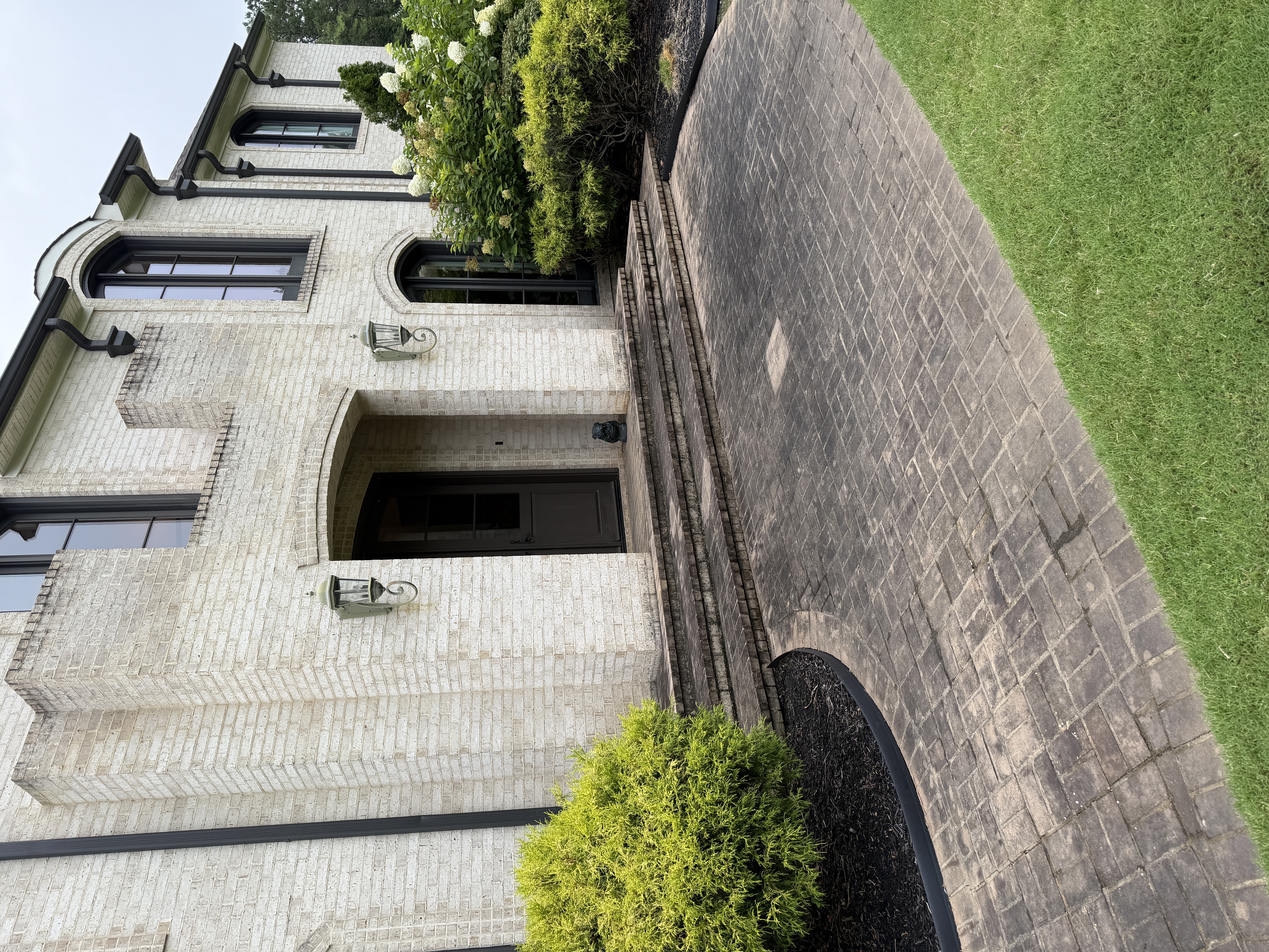 Concrete sidewalk and walkway cleaning in North Mississippi