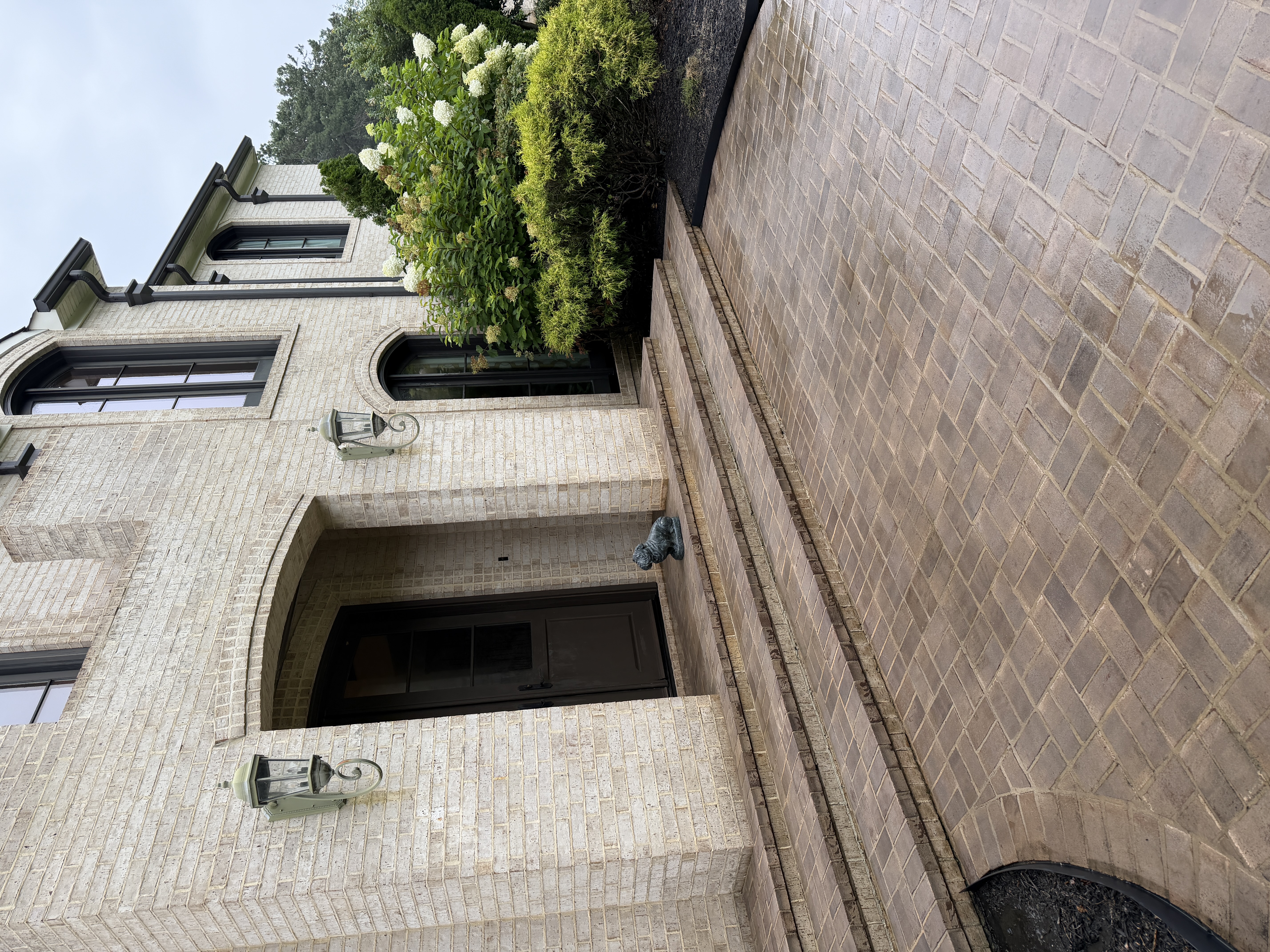 Flatwork surface cleaning on a concrete driveway in Tippah County, MS