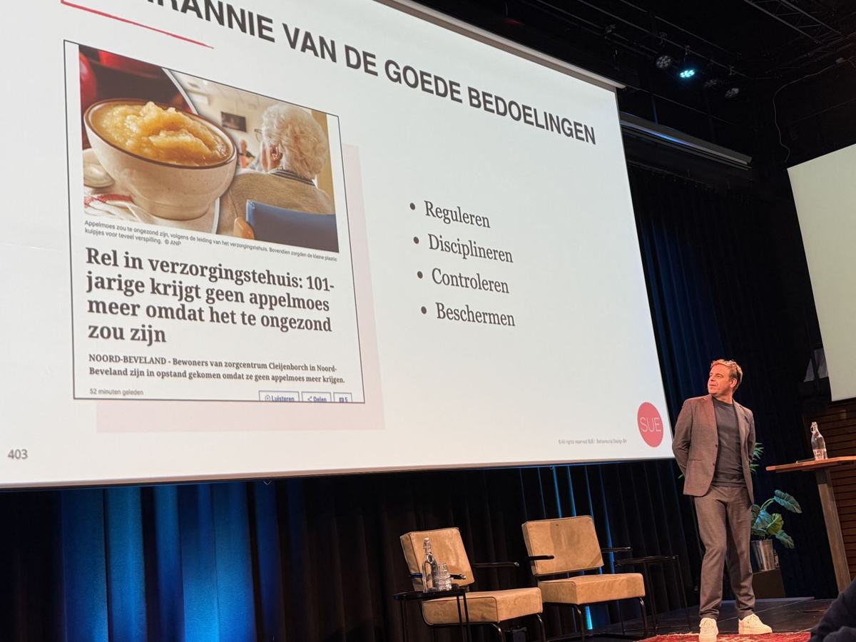 Slide: rel in verzorgingstehuis, 101-jarige krijgt geen appelmoes meer