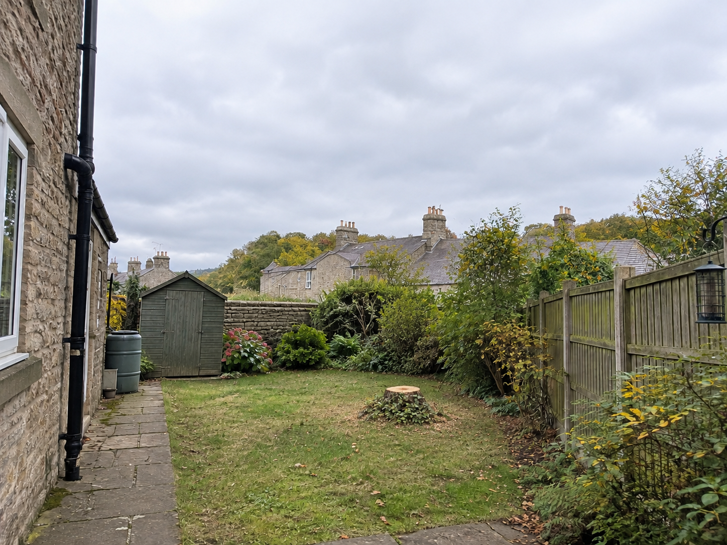 Restricted garden after &mdash; illustrative example (restricted garden, tree removal)