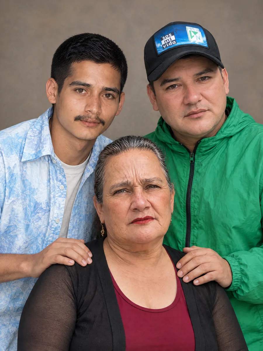 Madre con sus dos hijos · retrato en lienzo FIRMACH