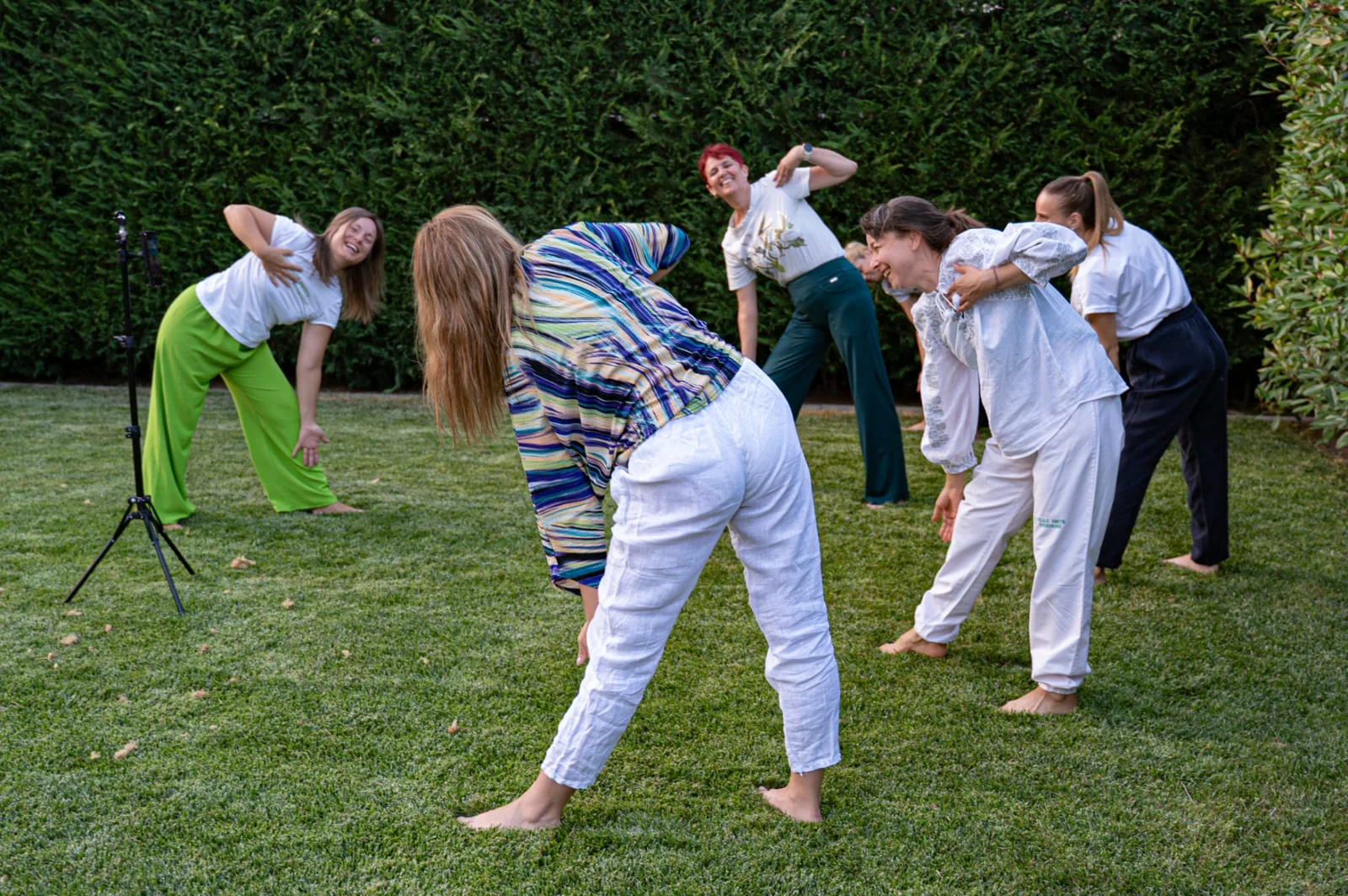 Atelier de Qigong în aer liber cu echipa și participantele centrului