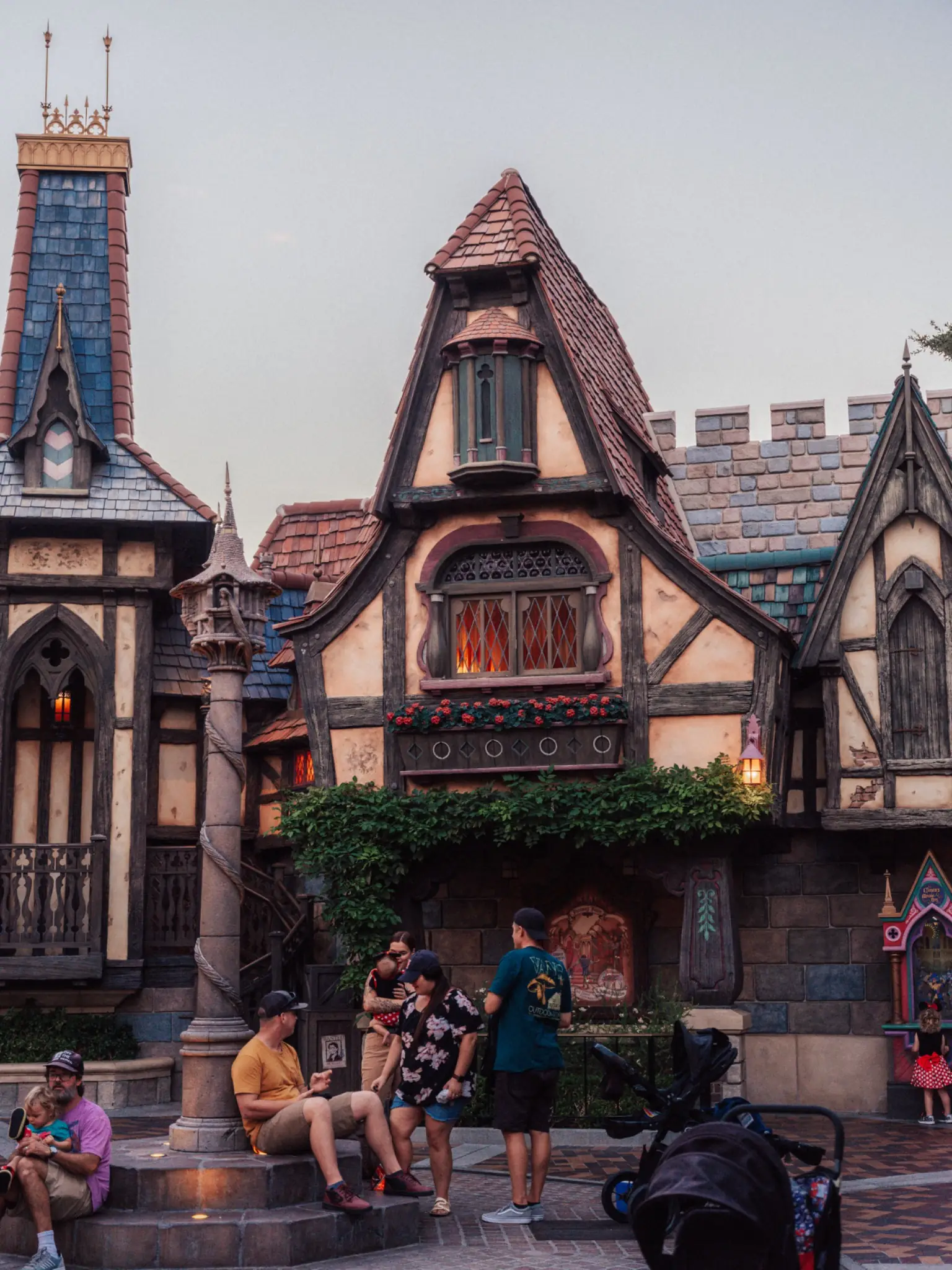 Familia descansando en Disneyland Paris