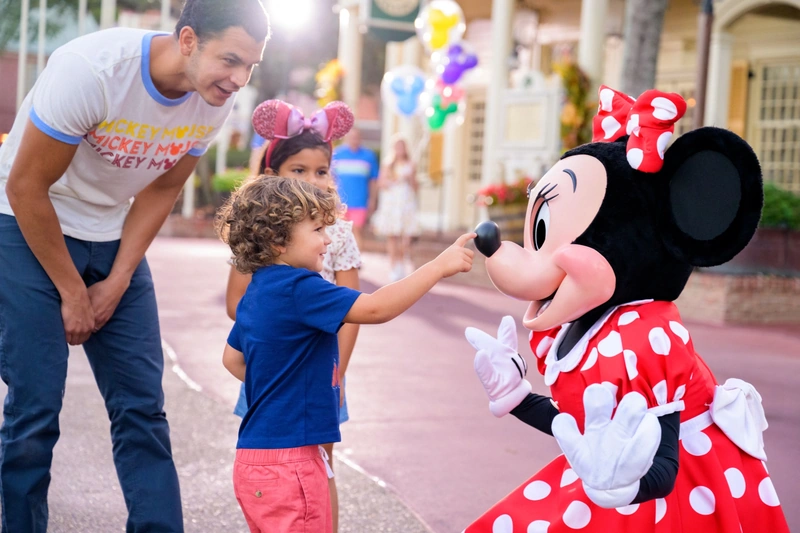 Niños con Minnie en Walt Disney World Niños con Minnie en Walt Disney World