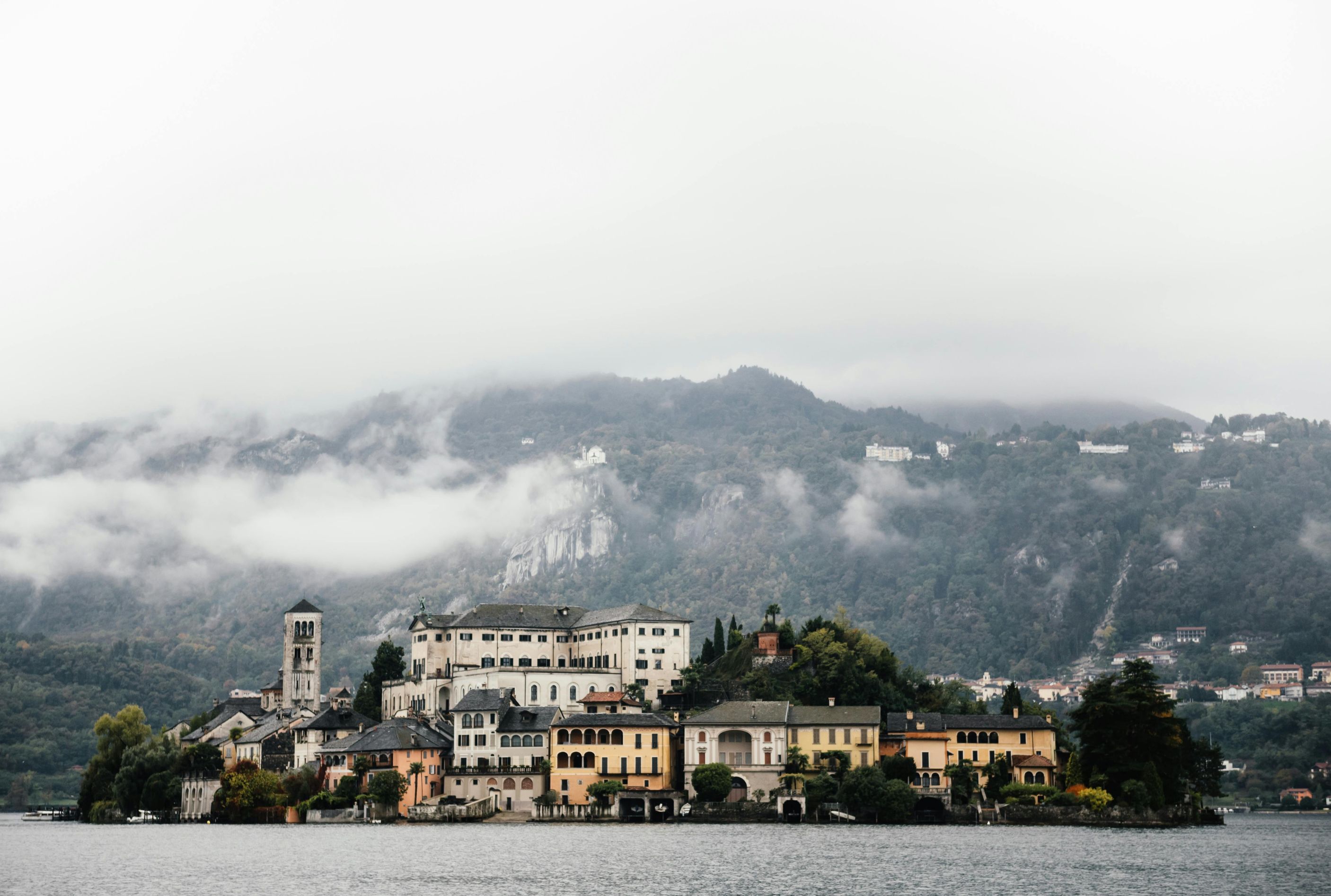 lago maggiore La Casa Con Ruscello