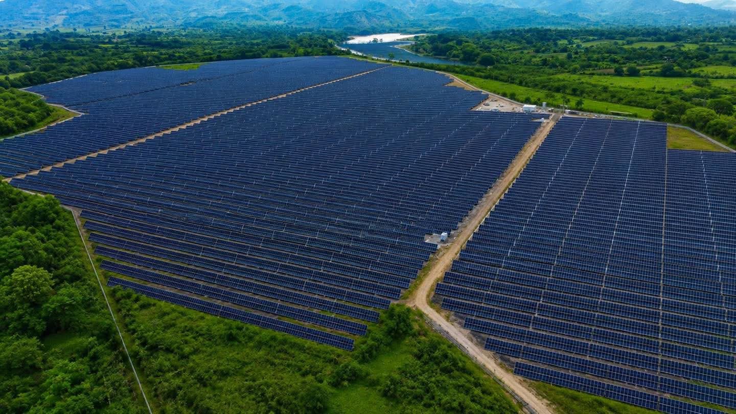 Vista aérea de planta solar