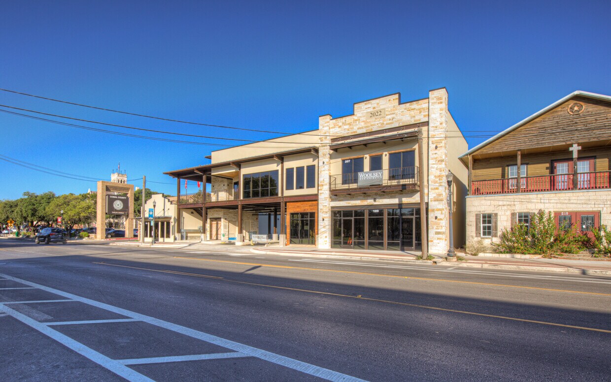 207 E San Antonio St - commercial property