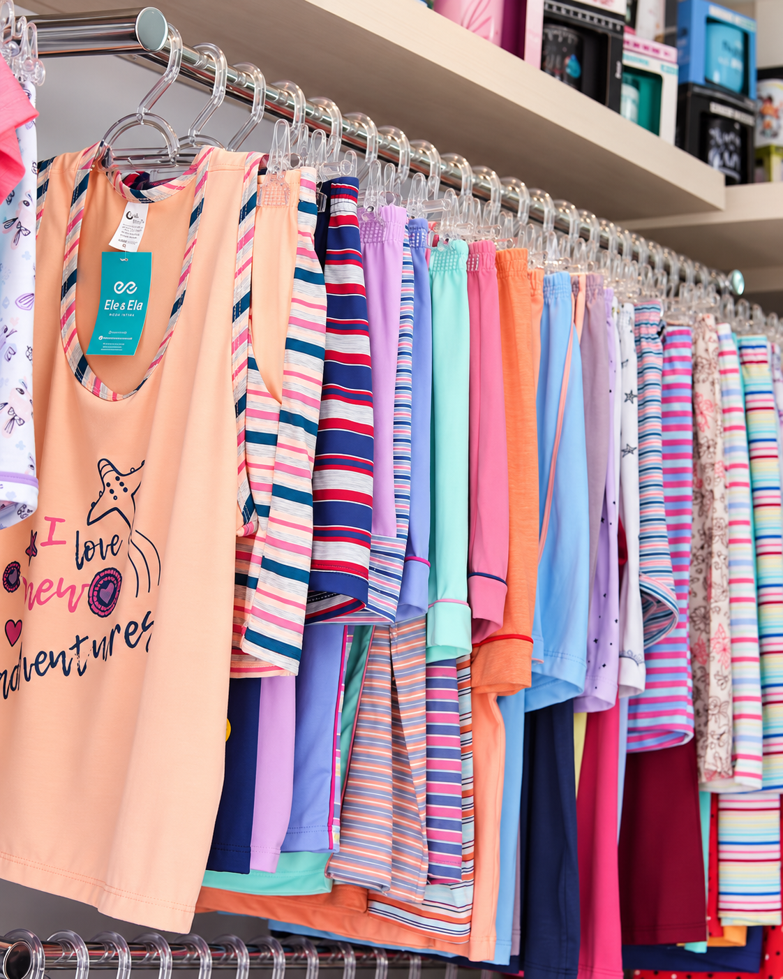 Pijamas pendurados na Ele e Ela