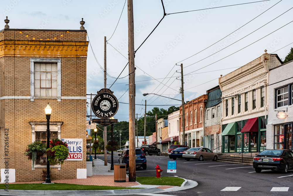 A well-maintained home in Wetumpka, Alabama