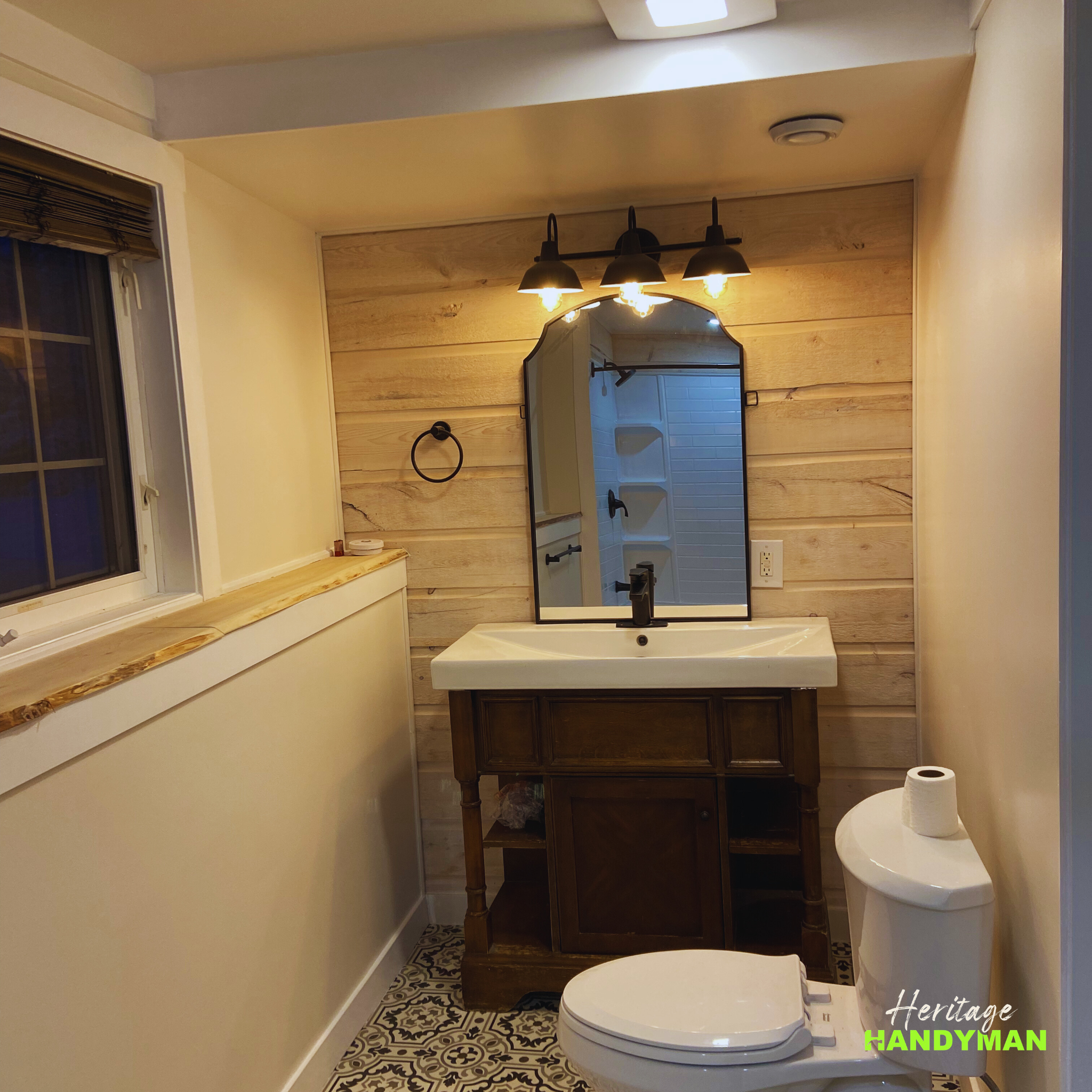 Bathroom before renovation 4